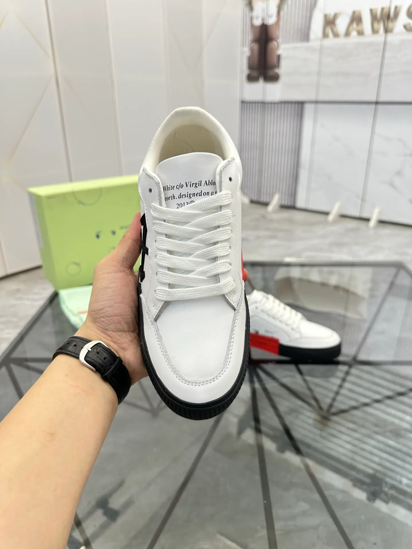 Selling men's shoes 💰: 💰P440¥ Product trademark: OFF WHITE *"OFF WHITE*" low-top casual shoes Regular size: 35-45 (can be customized to 46) Couple style Product material: imported cowhide upper, breathable lining, original outsole. No.: H203
